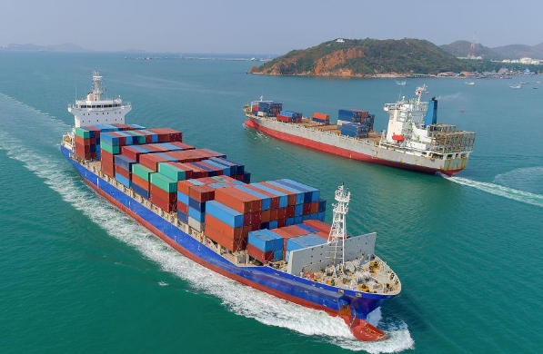 青島貨代既面臨著難得的發(fā)展機(jī)遇，也遭遇著前所未有的挑戰(zhàn)