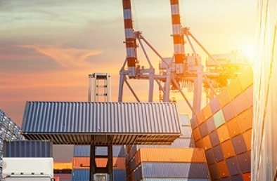 深圳貨運公司正以科技為翼，綠色為舵，在物流行業(yè)的藍海中破浪前行