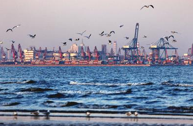 天津海運來跟大家說一說集裝箱海運拉進在我國與全球的間距