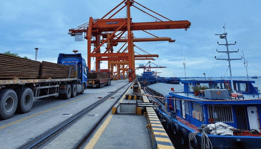 青島散貨船運輸公司