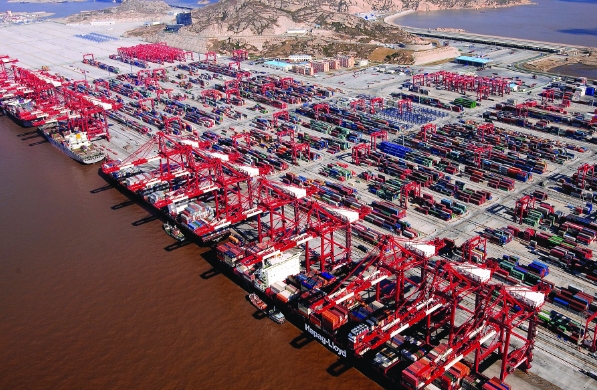 國際物流公司為跨國企業(yè)提供了跨境運(yùn)輸、物流管理等服務(wù)