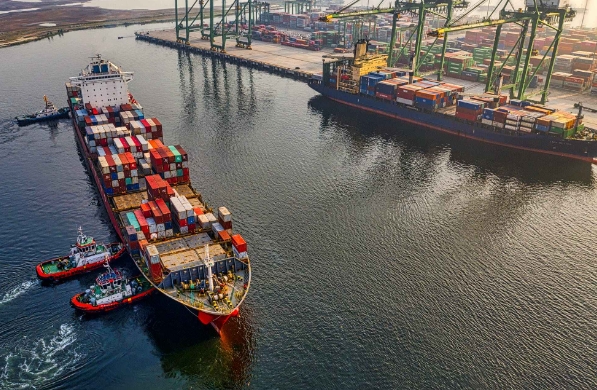 隨著全球貿(mào)易的不斷發(fā)展，國(guó)際貨代公司的未來(lái)將更加廣闊