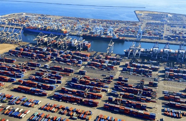 隨著全球貿(mào)易的不斷發(fā)展，貨運(yùn)代理行業(yè)也面臨著新的挑戰(zhàn)和機(jī)遇